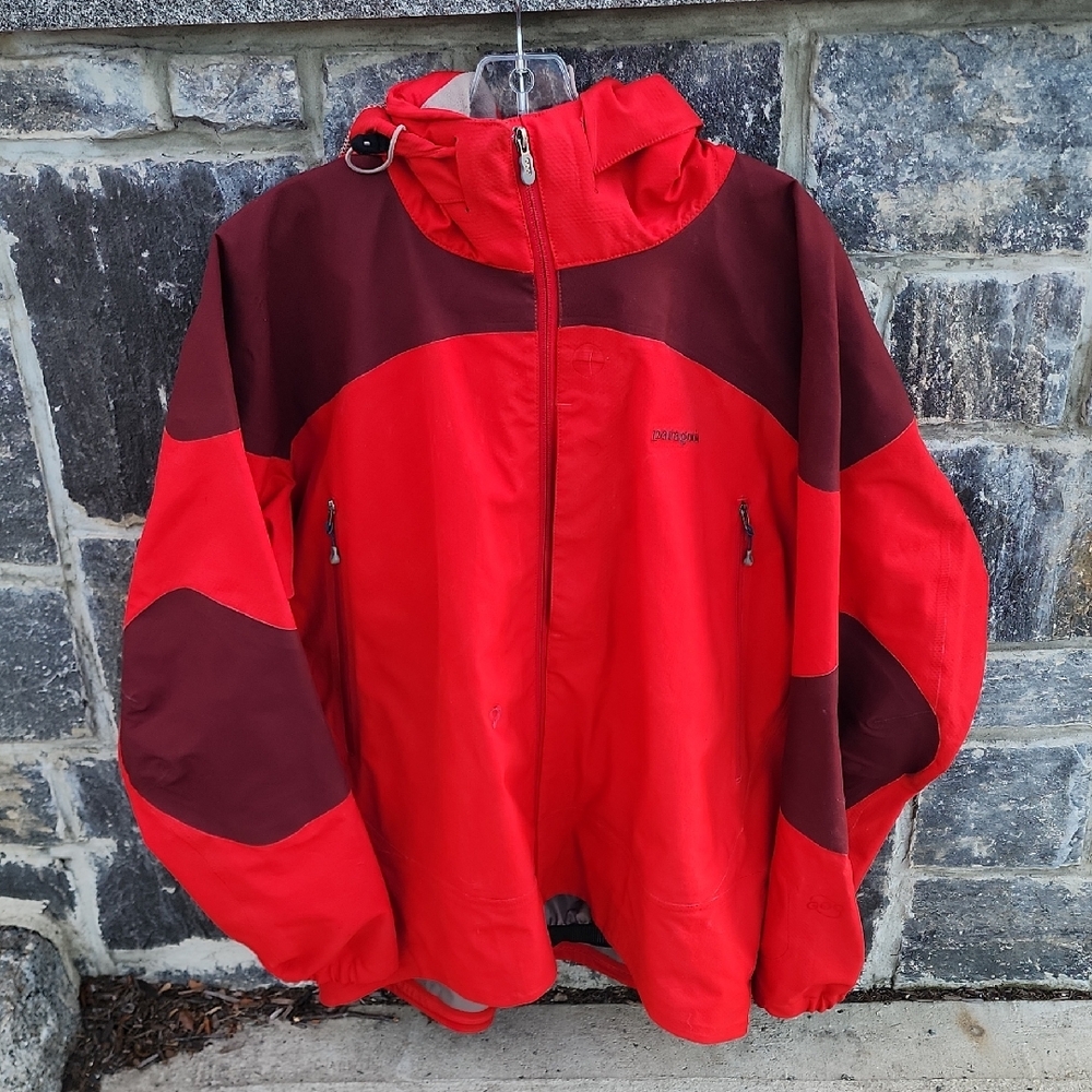 Patagonia Vintage 2005 Red and Burgundy Hooded Ski Shell Jacket XL